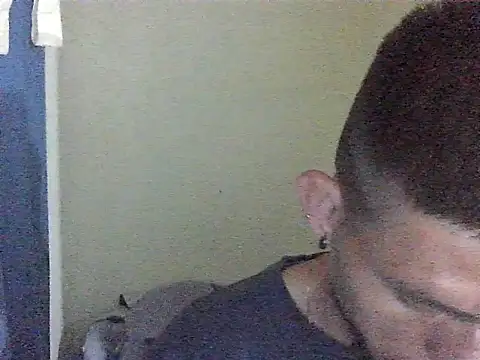 Snapshot of thomas2wood chatting on 05/24/26, 02:33 thomas2wood online show from 05/24/26, 02:33