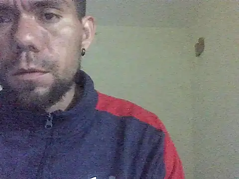 Snapshot of thomas2wood chatting on 05/17/26, 11:49 thomas2wood online show from 05/17/26, 11:49