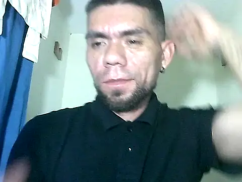 Snapshot of thomas2wood chatting on 05/19/26, 11:23 thomas2wood online show from 05/19/26, 11:23