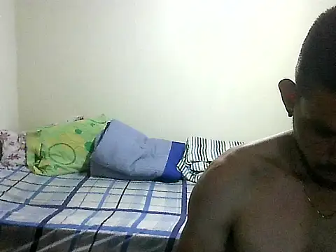 Snapshot of thomas2wood chatting on 05/07/26, 01:43 thomas2wood online show from 05/07/26, 01:43