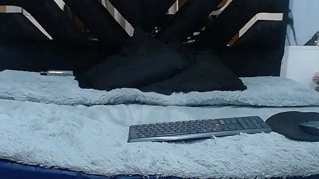 lunakisscs online show from 04/12/26, 01:25