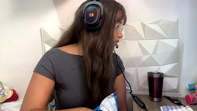 IsisValentine online show from 04/10/26, 03:52