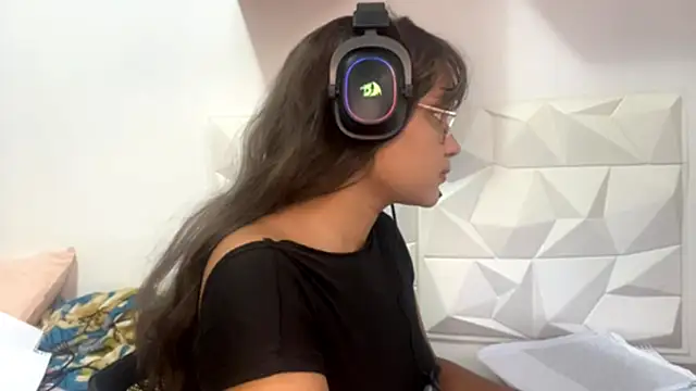 IsisValentine online show from 04/14/26, 06:13