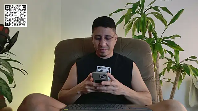 Snapshot of francopizano chatting on 04/11/26, 01:57 francopizano online show from 04/11/26, 01:57