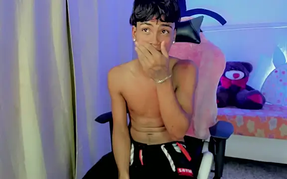 Snapshot of Angel_foxc_ chatting on 04/13/26, 03:43 Angel foxc online show from 04/13/26, 03:43