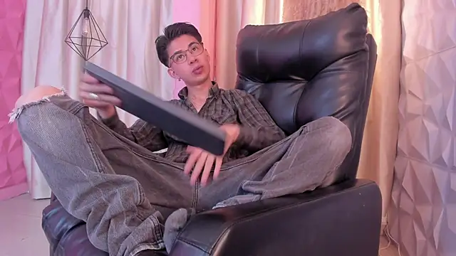 Snapshot of youn_rider chatting on 04/08/26, 07:59 youn rider online show from 04/08/26, 07:59