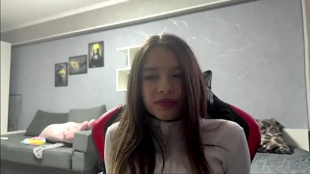 Snapshot of Julllesimons chatting on 04/07/26, 11:12 Julllesimons online show from 04/07/26, 11:12