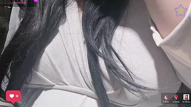 Snapshot of EX-886 chatting on 04/10/26, 10:28 EX-886 online show from 04/10/26, 10:28