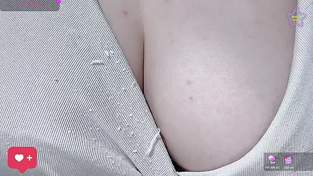 Snapshot of EX-886 chatting on 04/12/26, 10:46 EX-886 online show from 04/12/26, 10:46