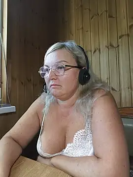 White-Chocolatte online show from 07/08/26, 06:03