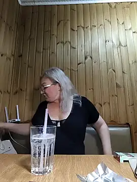 White-Chocolatte online show from 04/18/26, 07:07
