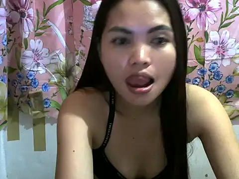 petitegirl123 online show from 04/08/26, 01:12