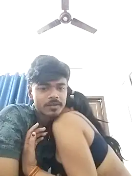 Love-Birdss online show from 04/08/26, 08:43