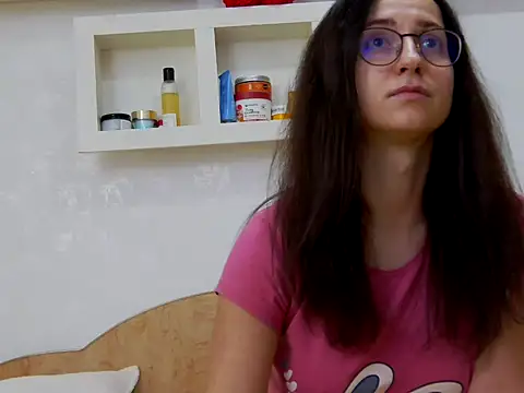 Snapshot of KarolDolly05 chatting on 04/11/26, 02:54 KarolDolly05 online show from 04/11/26, 02:54