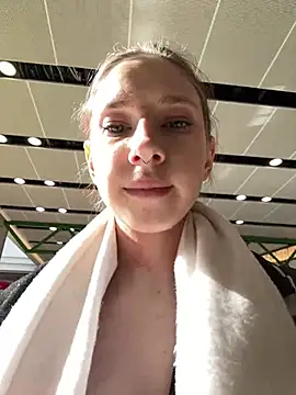 Snapshot of michelle_lovique chatting on 04/10/26, 08:10 michelle lovique online show from 04/10/26, 08:10