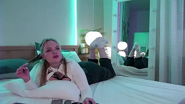 DashaNasha online show from 04/19/26, 05:14