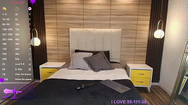 Snapshot of matty_sofia_1 chatting on 06/30/26, 03:06 matty sofia 1 online show from 06/30/26, 03:06