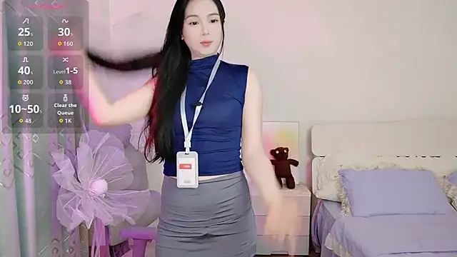 Snapshot of M-CC-M chatting on 06/06/26, 02:33 M-CC-M online show from 06/06/26, 02:33