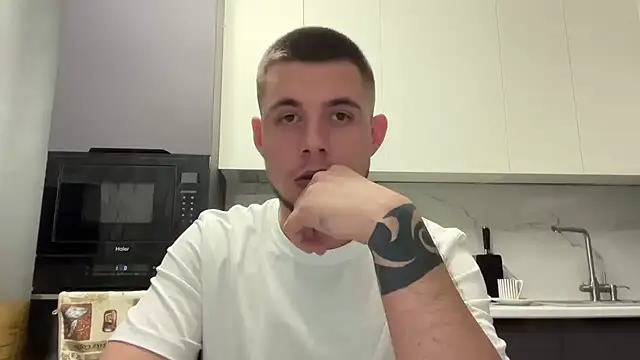 Snapshot of Viktor348 chatting on 04/07/26, 12:40 Viktor348 online show from 04/07/26, 12:40