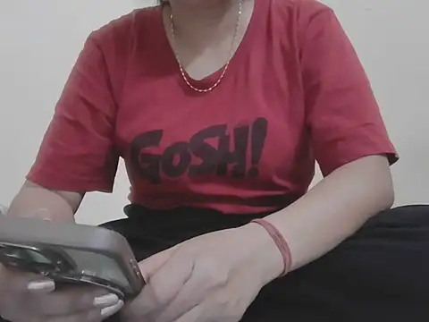 Snapshot of honey_bunnix chatting on 04/29/26, 06:17 honey bunnix online show from 04/29/26, 06:17