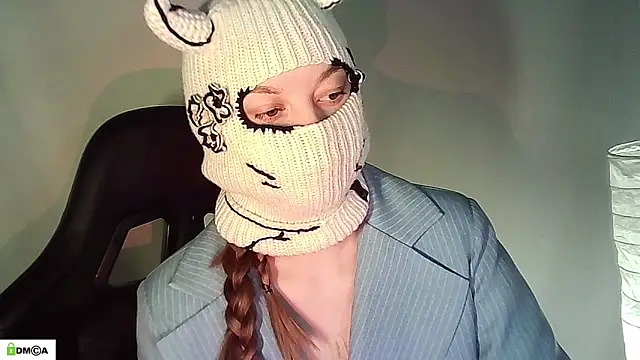 Snapshot of Lymalia chatting on 05/14/26, 01:46 Lymalia online show from 05/14/26, 01:46