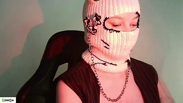 Snapshot of Lymalia chatting on 04/28/26, 02:27 Lymalia online show from 04/28/26, 02:27