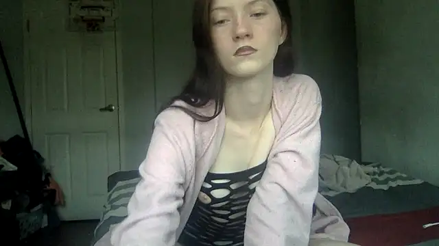 Snapshot of Munchkinbaby72318 chatting on 07/01/26, 07:03 Munchkinbaby72318 online show from 07/01/26, 07:03