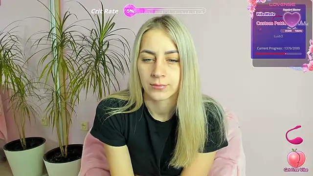 Snapshot of Monica_Luno chatting on 05/22/26, 01:25 Monica Luno online show from 05/22/26, 01:25