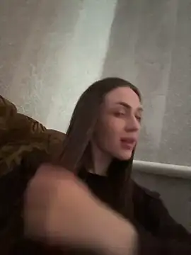 Snapshot of AlinaLove3213 chatting on 04/14/26, 04:34 AlinaLove3213 online show from 04/14/26, 04:34