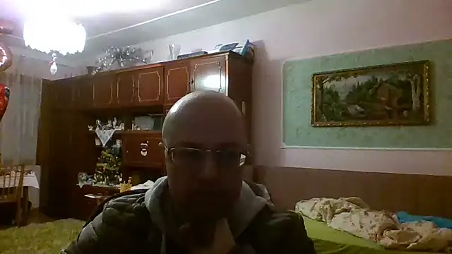 Snapshot of Luceriusbigass chatting on 02/14/25, 03:58 Luceriusbigass online show from 02/14/25, 03:58