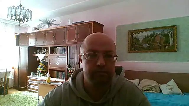 Snapshot of Luceriusbigass chatting on 02/15/25, 11:28 Luceriusbigass online show from 02/15/25, 11:28