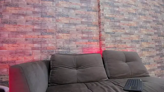 Snapshot of brad_Browns chatting on 04/11/26, 01:04 brad Browns online show from 04/11/26, 01:04