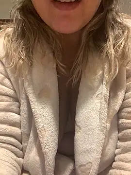 Snapshot of bombona25 chatting on 04/14/26, 03:55 bombona25 online show from 04/14/26, 03:55