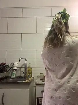 Snapshot of bombona25 chatting on 04/14/26, 04:45 bombona25 online show from 04/14/26, 04:45