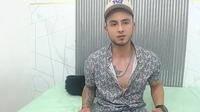 Snapshot of PowerLustX chatting on 04/12/26, 03:32 PowerLustX online show from 04/12/26, 03:32