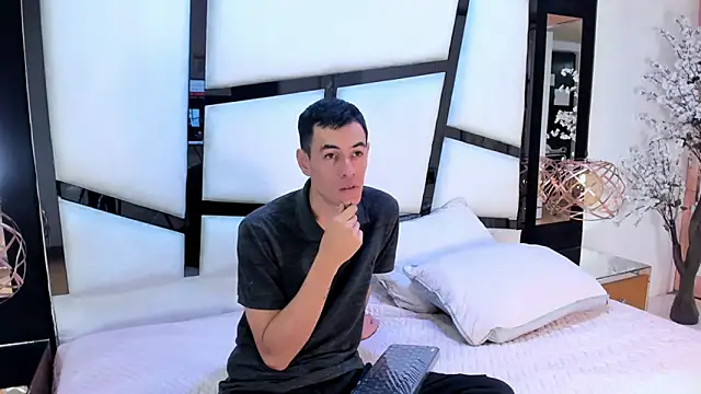 Lucie Mark online show from 04/10/26, 12:56