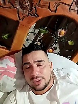 Snapshot of franDuxxx chatting on 04/10/26, 02:29 franDuxxx online show from 04/10/26, 02:29