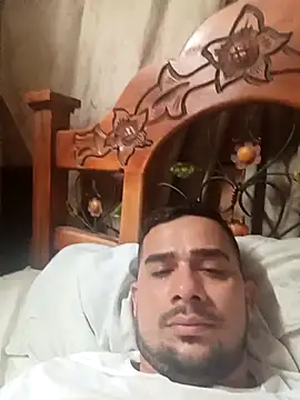 Snapshot of franDuxxx chatting on 04/13/26, 05:06 franDuxxx online show from 04/13/26, 05:06