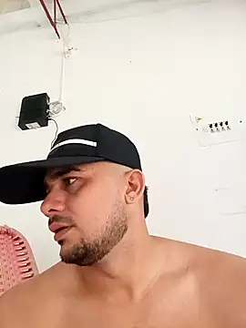 Snapshot of franDuxxx chatting on 04/08/26, 01:56 franDuxxx online show from 04/08/26, 01:56