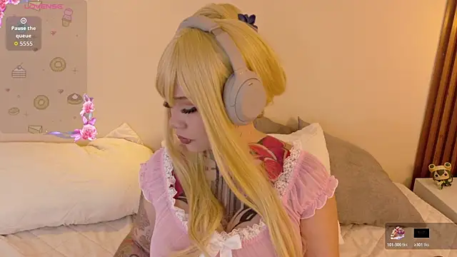 Snapshot of valkyrie_claire_ chatting on 04/11/26, 01:46 valkyrie claire online show from 04/11/26, 01:46