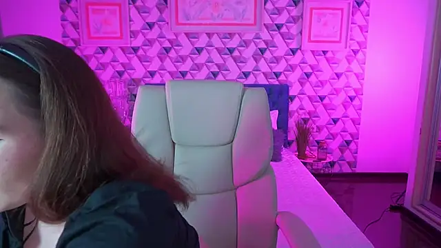 VikVikLove online show from 04/23/26, 01:02