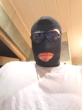 Snapshot of Dark_Silk_TV chatting on 04/08/26, 01:51 Dark Silk TV online show from 04/08/26, 01:51