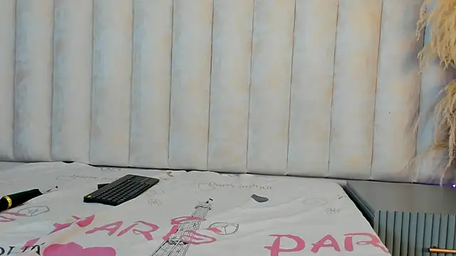 Snapshot of Anniee_collins_ chatting on 04/09/26, 12:33 Anniee collins online show from 04/09/26, 12:33