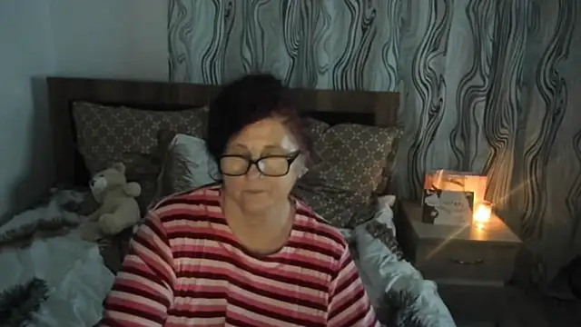 Snapshot of CatherineRowe chatting on 01/06/25, 04:02 CatherineRowe online show from 01/06/25, 04:02