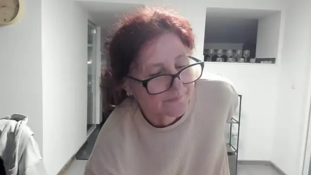 Snapshot of CatherineRowe chatting on 01/19/25, 06:21 CatherineRowe online show from 01/19/25, 06:21