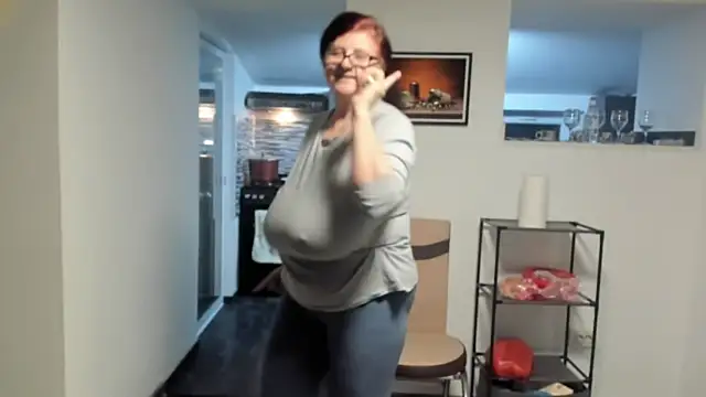 Snapshot of CatherineRowe chatting on 01/16/25, 03:34 CatherineRowe online show from 01/16/25, 03:34