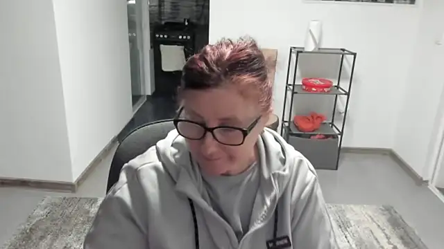 Snapshot of CatherineRowe chatting on 01/17/25, 04:26 CatherineRowe online show from 01/17/25, 04:26