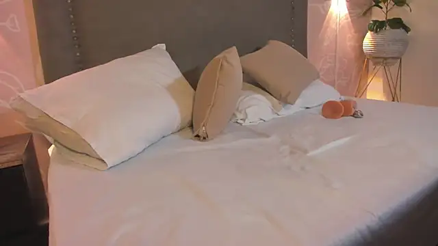 lunna celeste online show from 05/11/26, 02:45