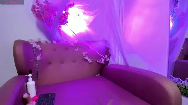 Snapshot of Nairoby_23 chatting on 04/14/26, 11:37 Nairoby 23 online show from 04/14/26, 11:37