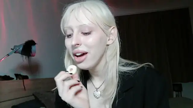 Sora100000 online show from 04/12/26, 07:39